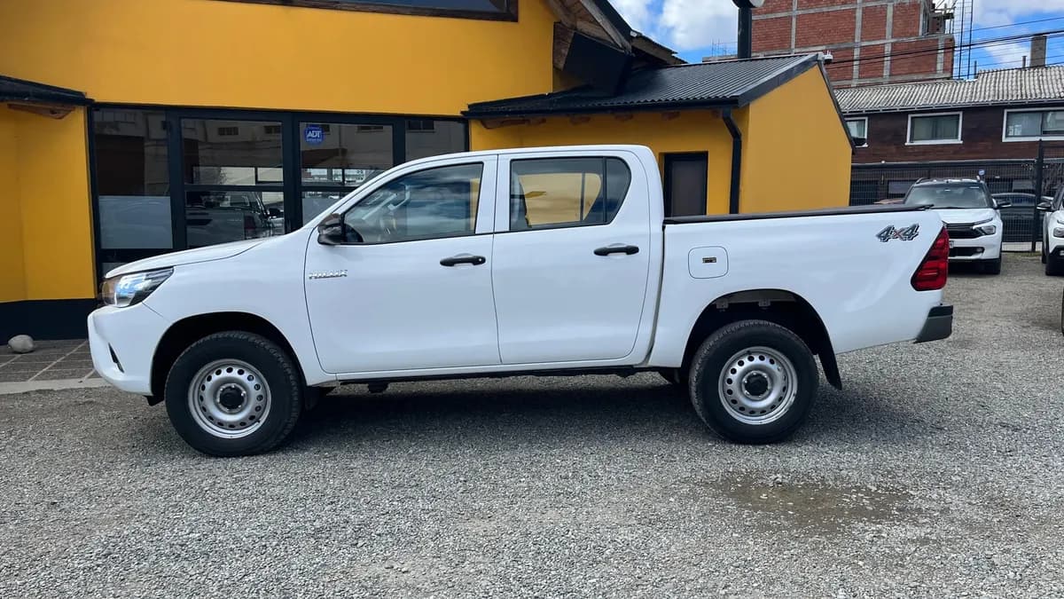 Toyota Hilux Pick-Up L/24 2.4 TDI DC 4X4 DX foto 2