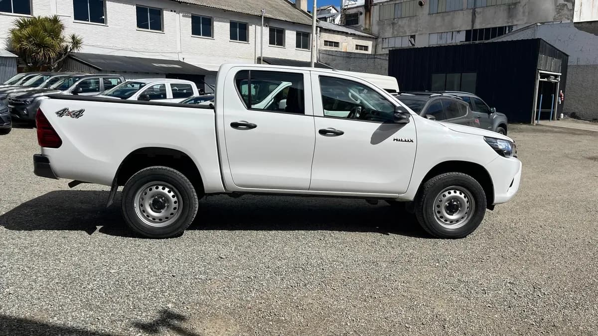 Toyota Hilux Pick-Up L/24 2.4 TDI DC 4X4 DX foto 4